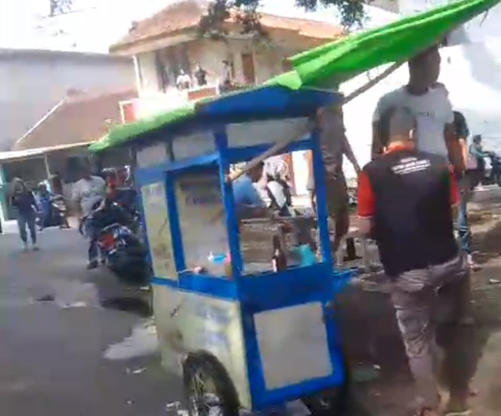 Sopir Diduga Mabuk di Jayaraga, Feroza Hantam Pedagang: Warga Murka, Polisi Bergerak Cepat