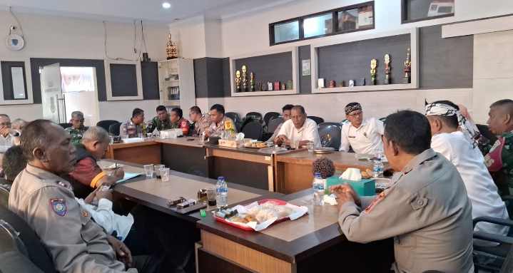 Rapat Koordinasi Siskamling di Tarogong Kidul: Camat, TNI-Polri, dan Para Kades Satukan Langkah Jaga Keamanan