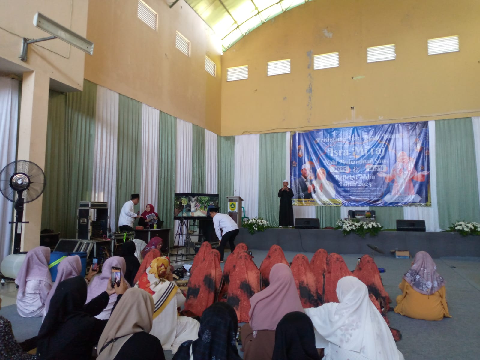 Refleksi Akbar Isra Mi’raj 1447 H di Desa Cikeas Udik, Warga Bersatu Perkuat Iman dan Ukhuwah