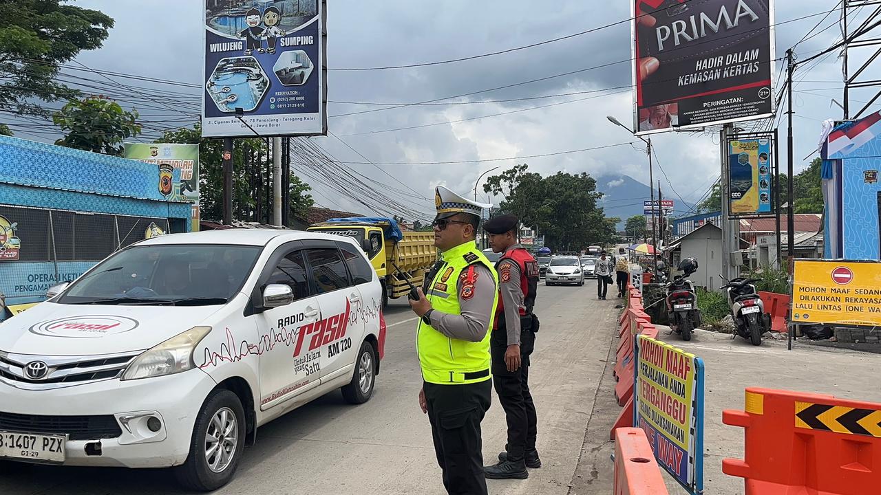 Wisatawan ke Cipanas Meningkat, Polres Garut Lakukan Rekayasa Lalu Lintas One Way