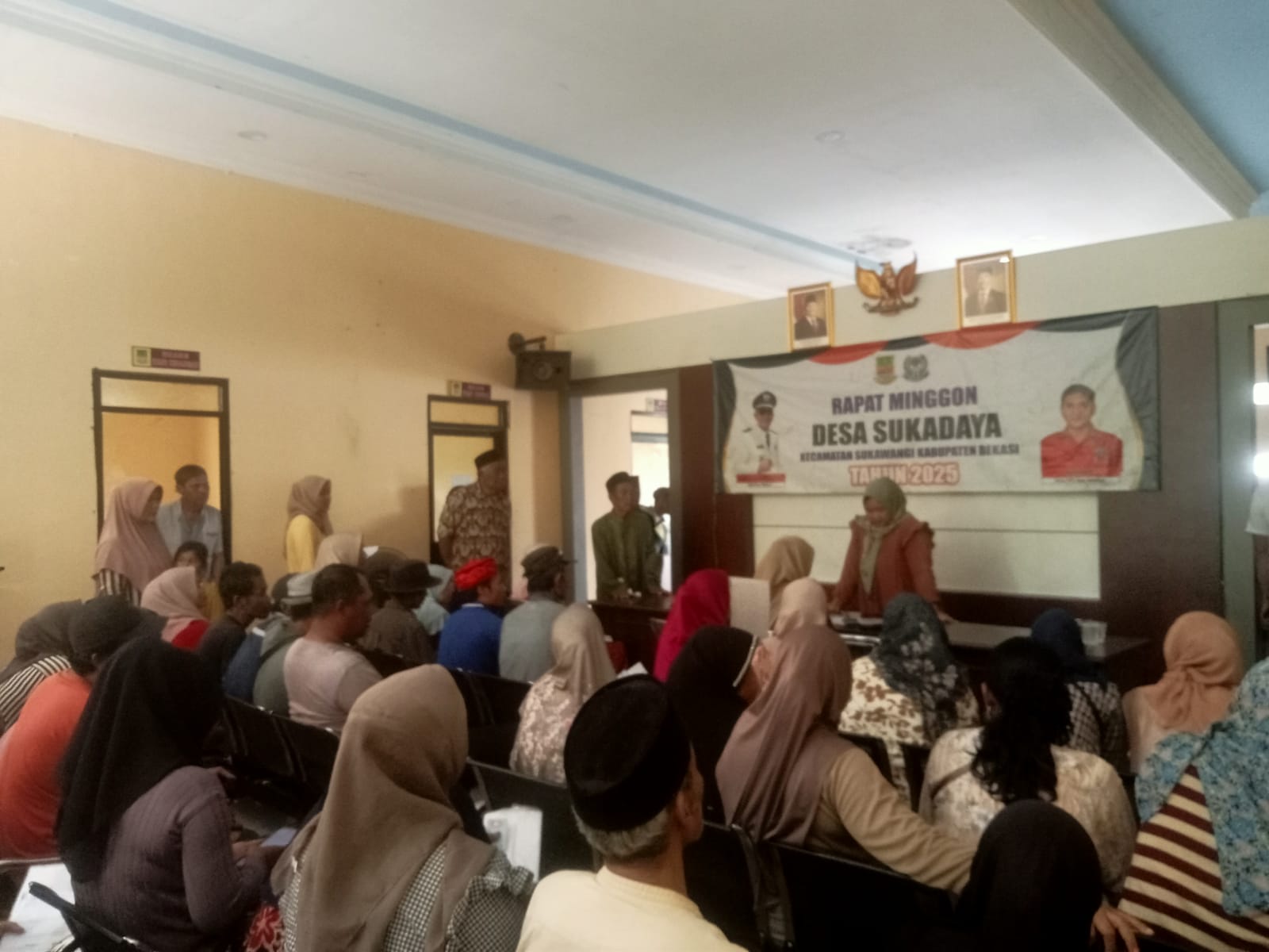 BLT Kesra Cair, Warga Desa Sukadaya Antusias Antre Demi Penuhi Kebutuhan Hidup