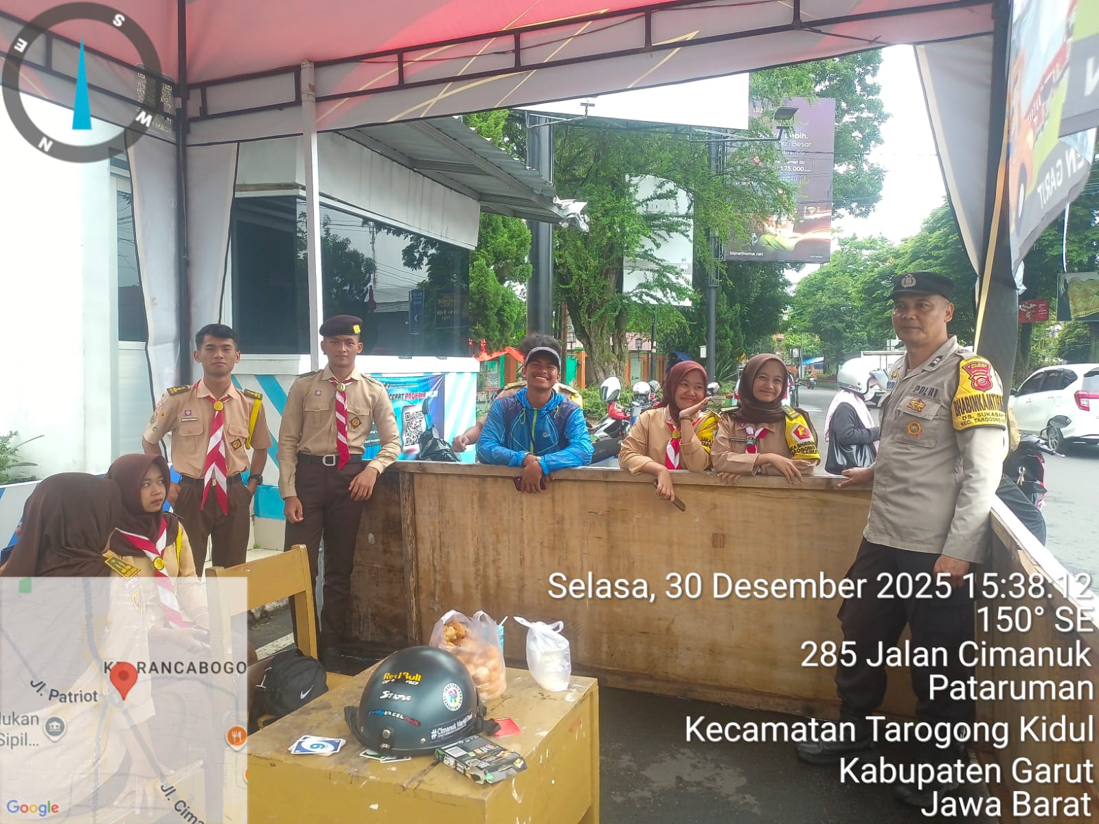 Sinergi Polsek Tarogong Kidul dan Pramuka Saka Bhayangkara Perkuat Pengamanan Nataru di Simpang Lima Garut