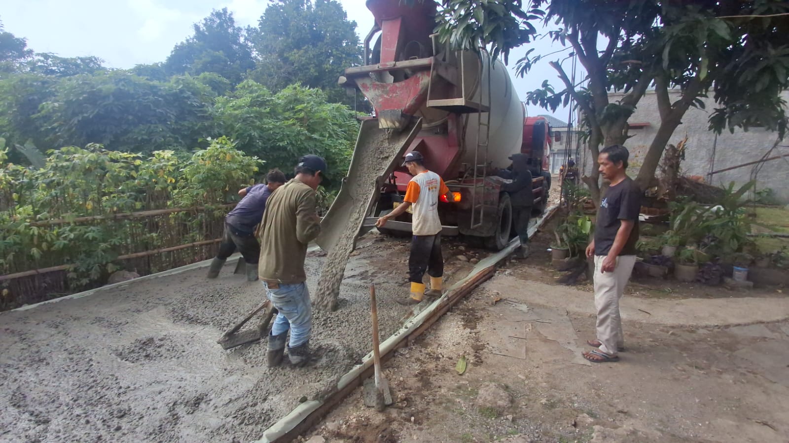 Melesatkan Akses Warga! Betonisasi Jalan Sindangengo Lanjutan Bankeu Tahap II Jadi Bukti Nyata Komitmen Kades Gonon Bangun Desa Klapanunggal