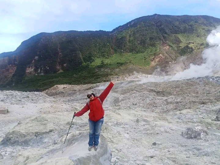 Puluhan Tahun Kembali ke Papandayan, Pengunjung Wien Wintarsih: “Memory yang Takkan Pernah Bisa Dilupakan”