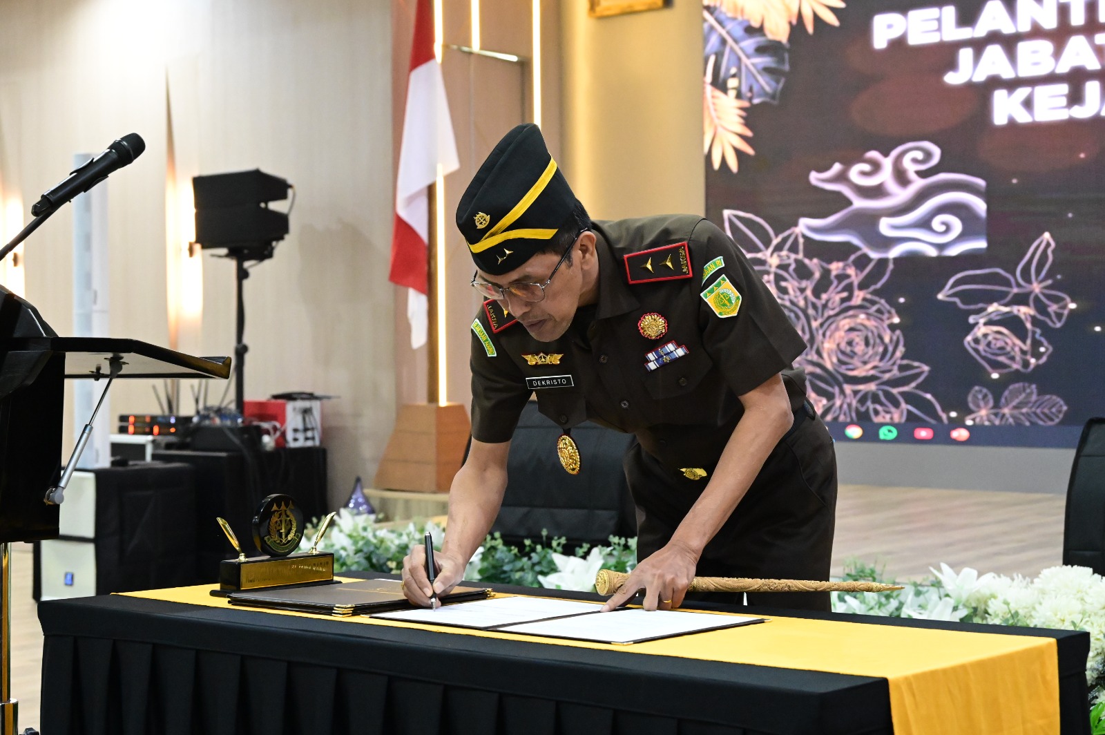 Kajati Jawa Barat Lantik Tiga Kepala Kejaksaan Negeri, Tegaskan Integritas dan Tanggung Jawab Insan Adhyaksa