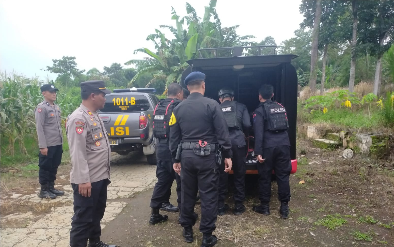 Polsek Leuwigoong Bersama Unit Jibom Gegana Brimobda Jabar Laksanakan Pemusnahan Munisi Proyektil