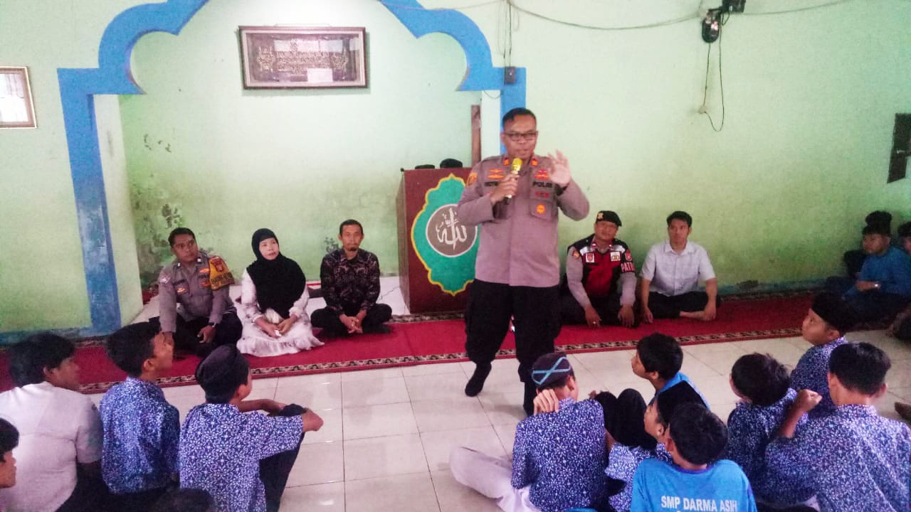 Police Goes To School, Polsek Serang Baru Berikan Pembinaan dan Penyuluhan di SMP–SMK Dharma Asih Bekasi