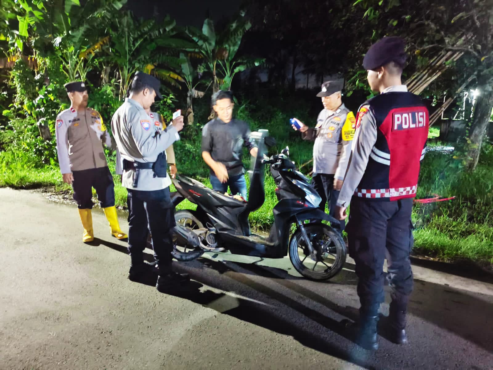 Polsek Cabangbungin Gelar Operasi Kejahatan Jalanan, Satu Sepeda Motor Tanpa STNK Diamankan