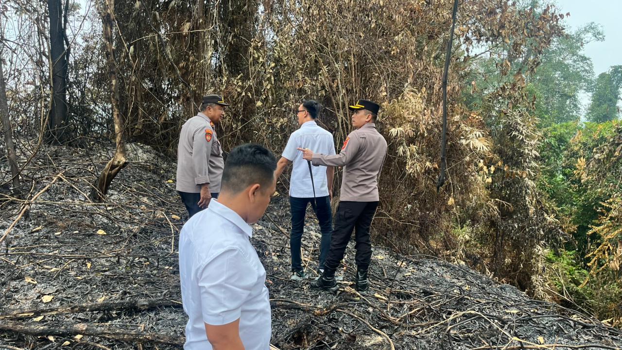 Tak Cukup Beri Perintah, Kapolres Pesisir Barat AKBP Rinto Haivan Simbolon Turun Langsung Cek Karhutla TNBBS